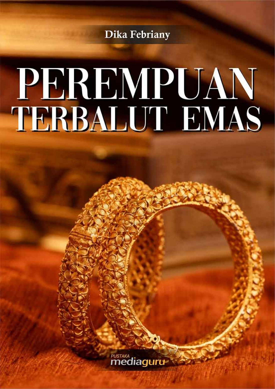 Perempuan Terbalut Emas